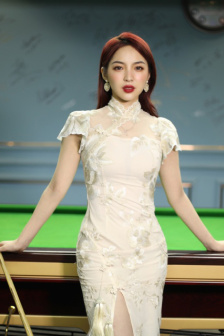 两女 一杯